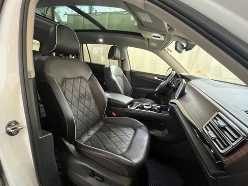 Certified 2024 Volkswagen Atlas SEL Premium R-Line AWD/4WD image 13