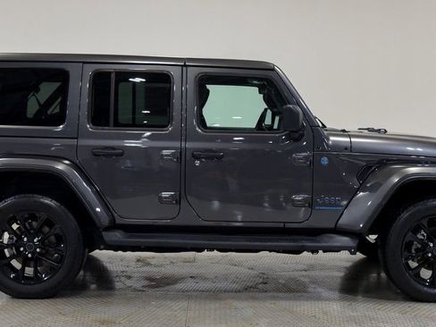 Used 2025 Jeep Wrangler Unlimited Sahara AWD/4WD image 12