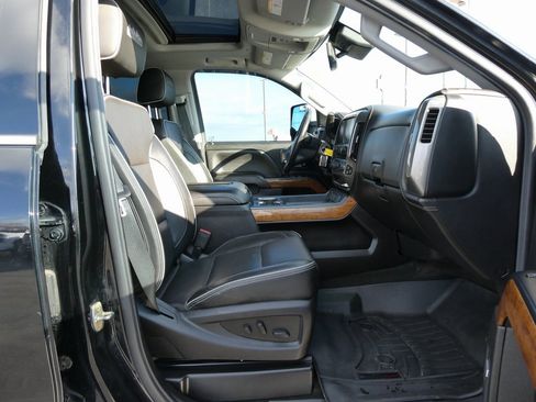 Used 2018 Chevrolet Silverado 2500 High Country w/ Duramax Plus Package image 16