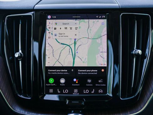 Used 2023 Volvo XC60 T8 Plus w/ Protection Package Premier image 16