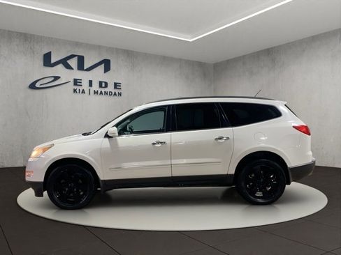 Used 2011 Chevrolet Traverse LTZ image 3