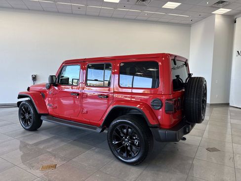 Used 2025 Jeep Wrangler Unlimited Sahara image 7