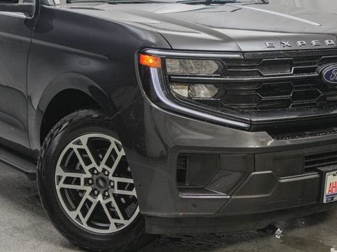 Certified 2025 Ford Expedition Active AWD/4WD image 2