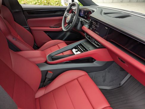 New 2025 Porsche Macan 4S Electric image 25