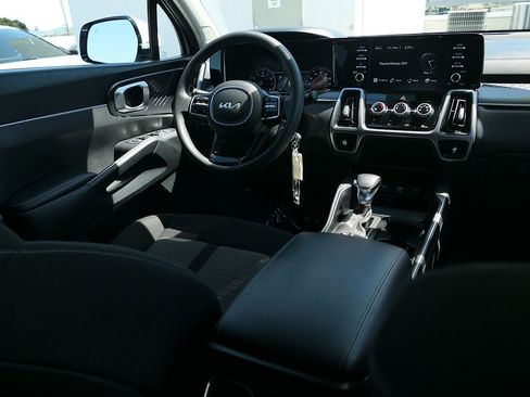Used 2023 Kia Sorento LX FWD image 25