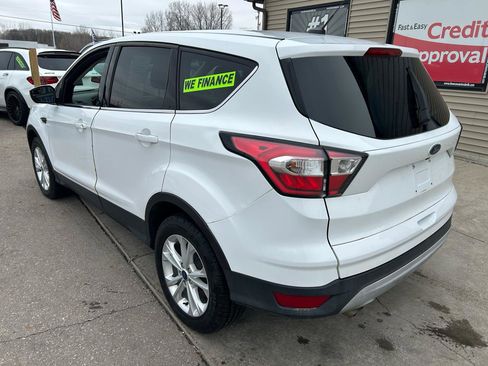 Used 2017 Ford Escape SE image 7