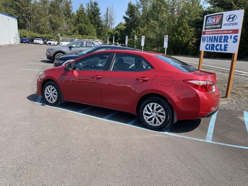 Used 2019 Toyota Corolla LE FWD image 3