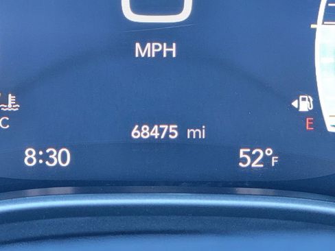 Certified 2023 Chrysler Pacifica Touring-L image 42