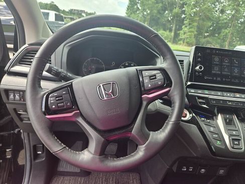 Used 2025 Honda Odyssey Elite image 11