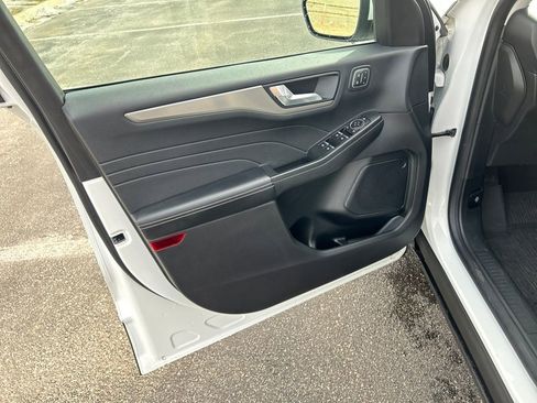 Used 2022 Ford Escape Titanium image 13