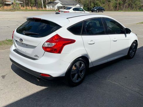 Used 2014 Ford Focus SE w/ SE Sport Package image 4