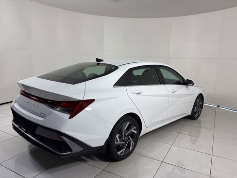 New 2026 Hyundai Elantra Limited image 5