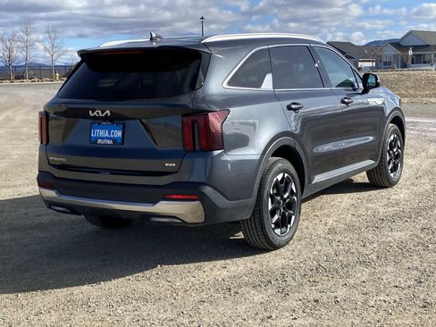 Used 2024 Kia Sorento S image 26