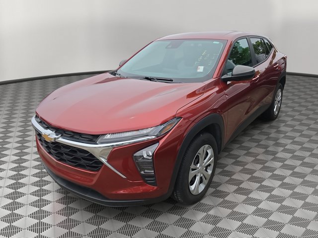 Used 2024 Chevrolet Trax LS FWD image 2