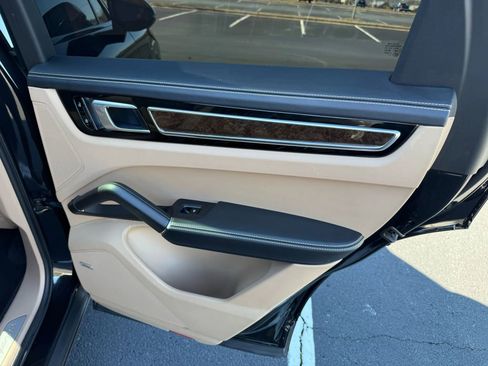 Used 2019 Porsche Cayenne S image 20
