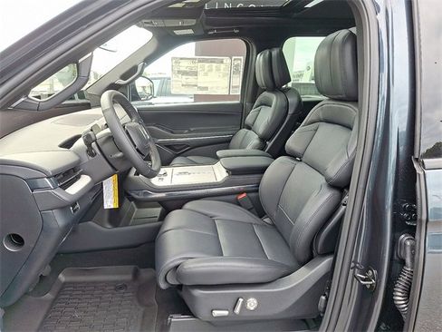 New 2025 Lincoln Navigator L Reserve w/ Jet Appearance Package image 6