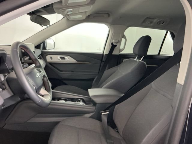 Used 2025 Ford Explorer Active AWD/4WD image 14