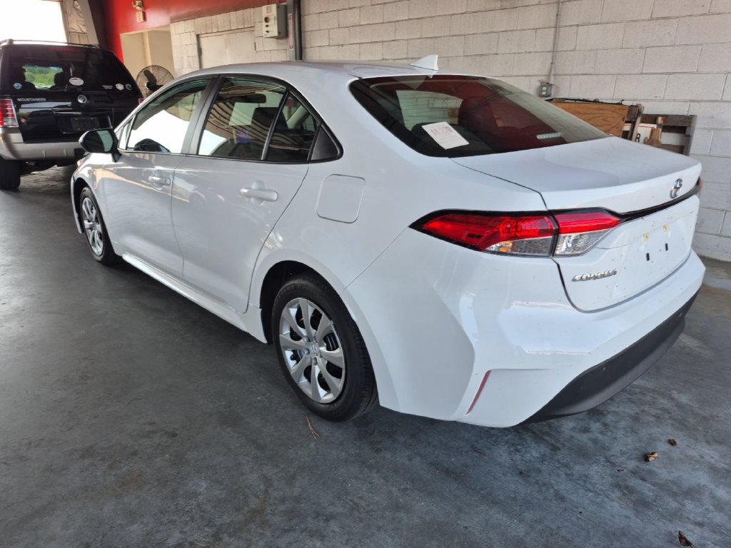 Used 2026 Toyota Corolla LE FWD image 3