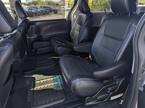 Used 2015 Toyota Sienna SE Premium FWD image 7