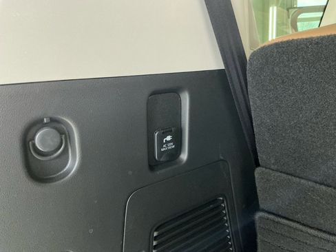 Used 2025 INFINITI QX80 Sensory image 35