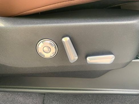 New 2026 Lincoln Navigator L Reserve AWD/4WD image 17