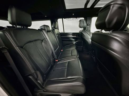 Used 2024 Jeep Wagoneer 4WD w/ Premium Group I image 30