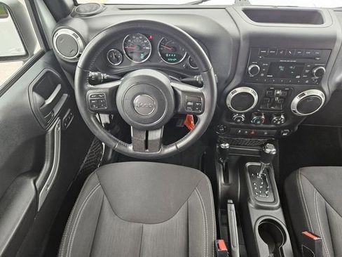 Used 2018 Jeep Wrangler Unlimited Sahara w/ Connectivity Group AWD/4WD image 23