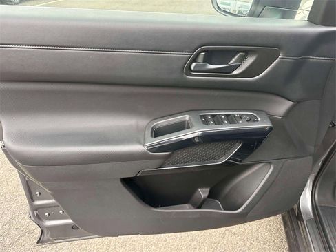 Certified 2024 Nissan Pathfinder S image 16