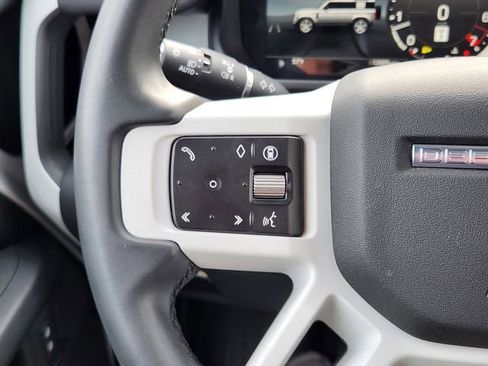 Used 2025 Land Rover Defender 110 S image 29