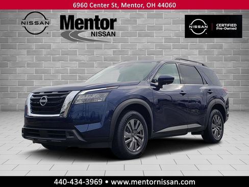 Certified 2025 Nissan Pathfinder SV image 3