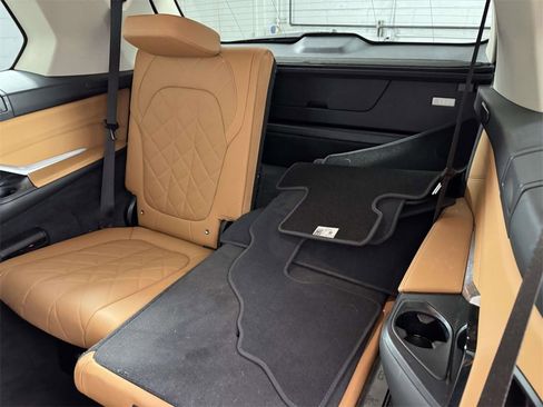 Used 2023 BMW X7 xDrive40i w/ Parking Assistance Package image 33