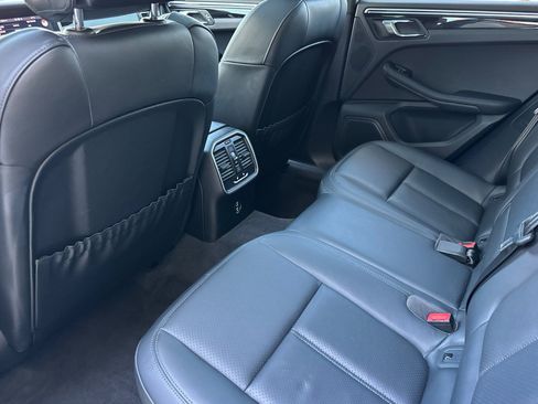 Certified 2023 Porsche Macan AWD/4WD image 13