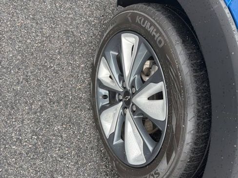 Used 2023 Chevrolet Bolt EUV LT w/ Convenience Package image 12