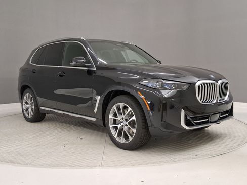 New 2026 BMW X5 xDrive50e w/ Parking Assistance Package AWD/4WD image 5