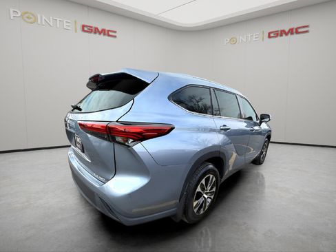 Used 2022 Toyota Highlander XLE image 8