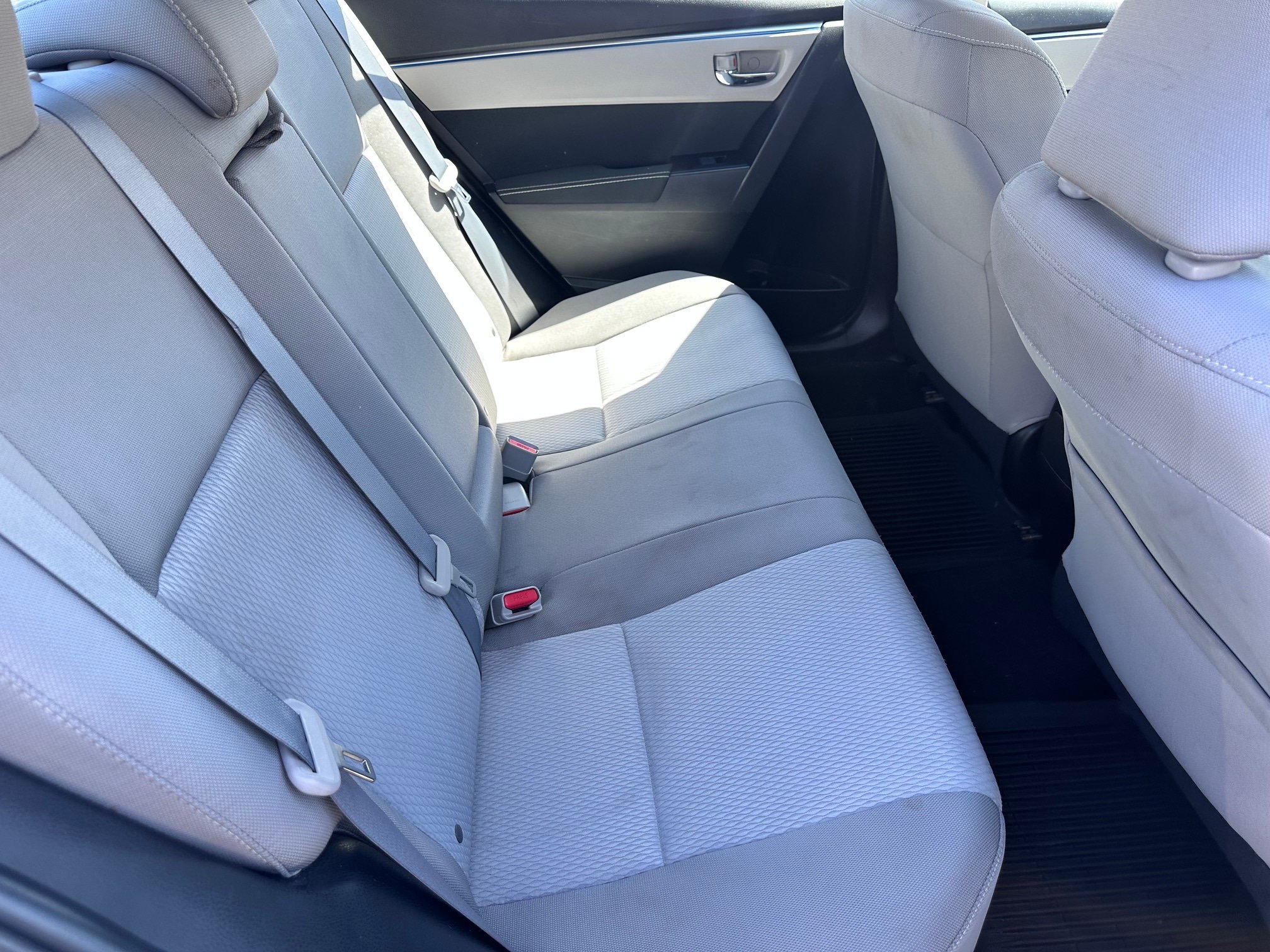 Used 2016 Toyota Corolla LE FWD image 8