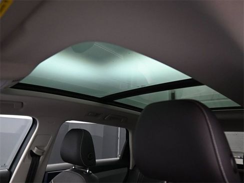 Used 2024 Volkswagen Taos SE image 27