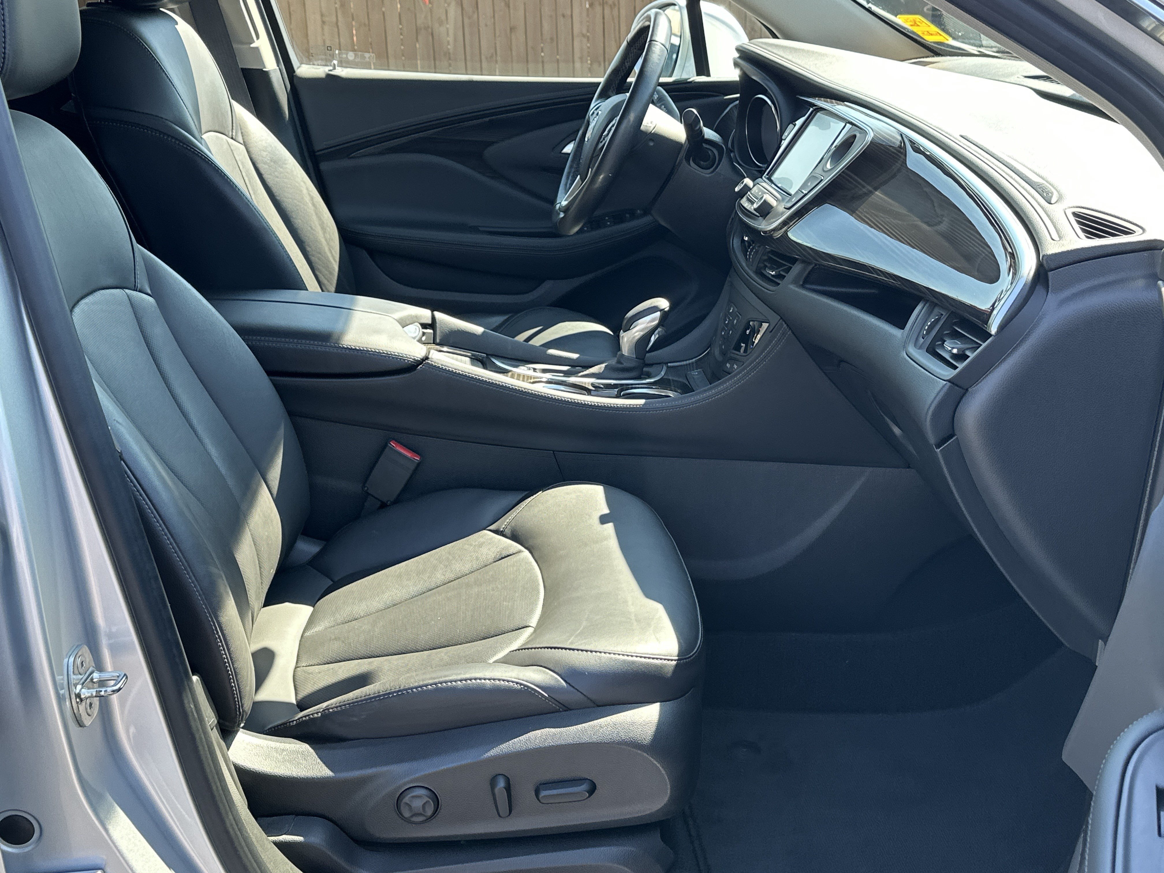 Used 2019 Buick Envision Essence FWD image 12