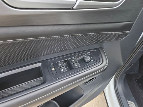 Used 2025 Volkswagen Atlas Cross Sport SE image 15