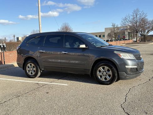 Used 2014 Chevrolet Traverse LS FWD image 5