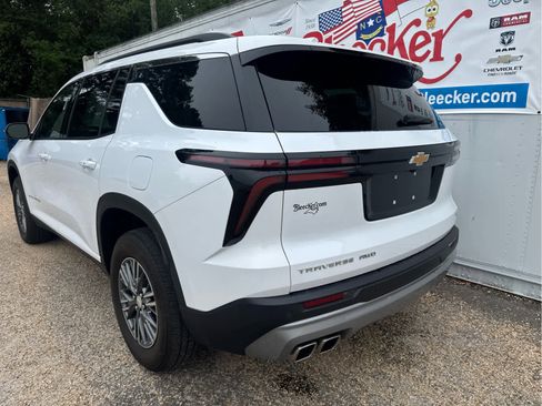 Used 2024 Chevrolet Traverse LT w/ Trailering Package AWD/4WD image 8