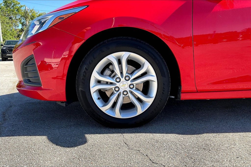 Used 2019 Chevrolet Cruze LS w/ LS Convenience Package FWD image 27
