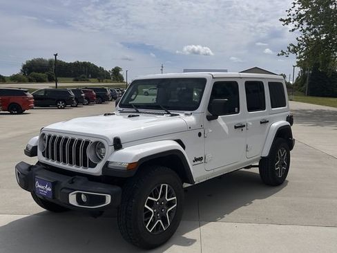 Used 2025 Jeep Wrangler Unlimited Sahara AWD/4WD image 6