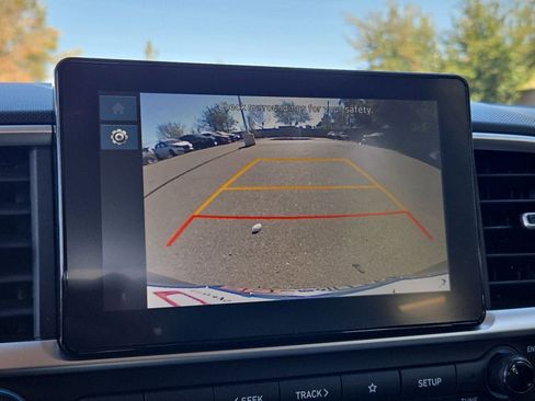 Used 2025 Hyundai Venue SEL FWD image 23