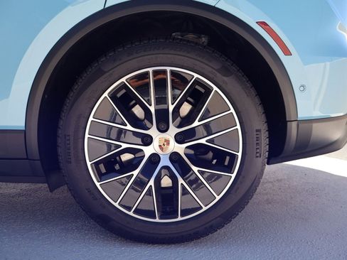New 2026 Porsche Macan Electric RWD image 27