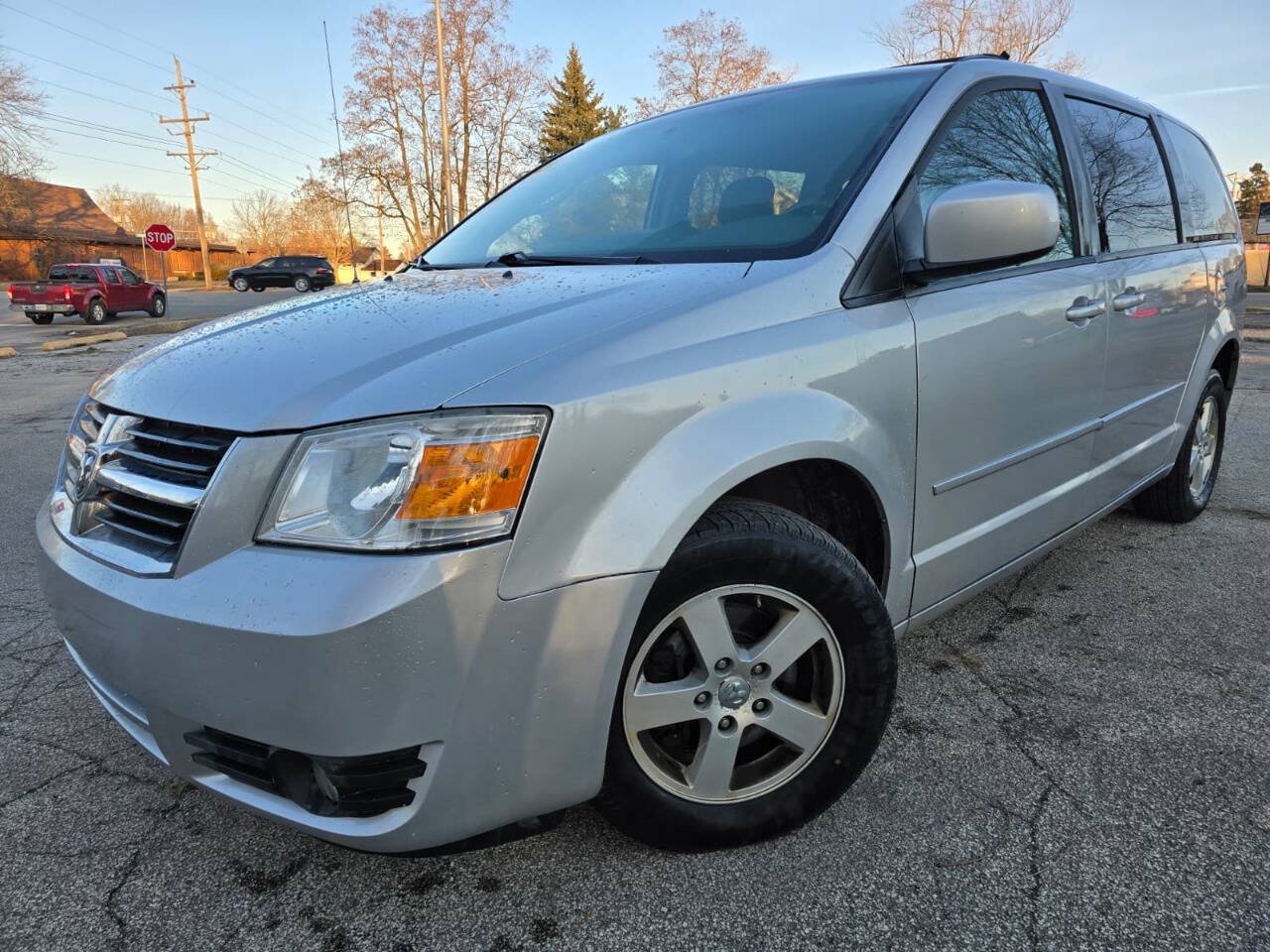 Used 2010 Dodge Grand Caravan SXT FWD image 1
