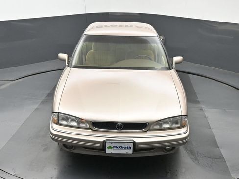 Used 1995 Pontiac Bonneville SE FWD image 25