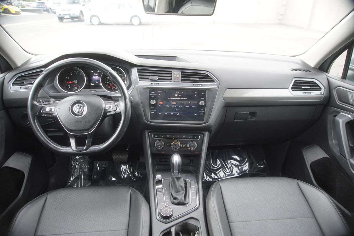 Used 2019 Volkswagen Tiguan SE w/ Panoramic Sunroof Package AWD/4WD image 11