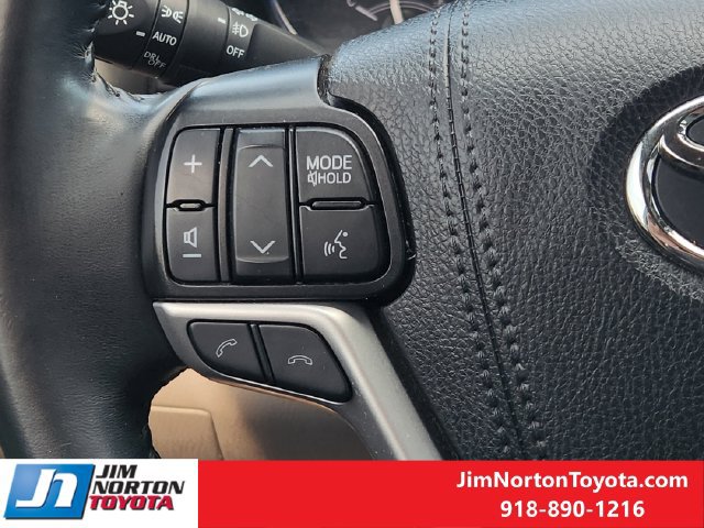 Used 2019 Toyota Highlander Limited FWD image 29