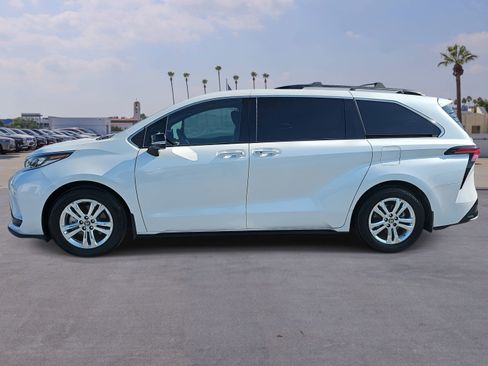 Used 2023 Toyota Sienna XSE image 8
